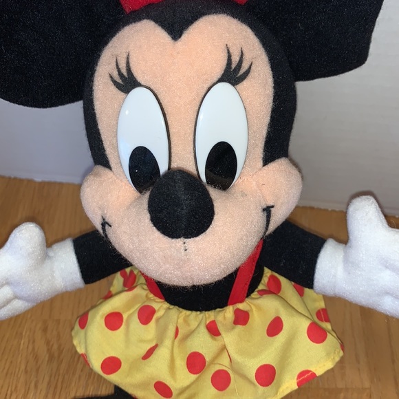Minnie Mouse - Picture 2 of 5